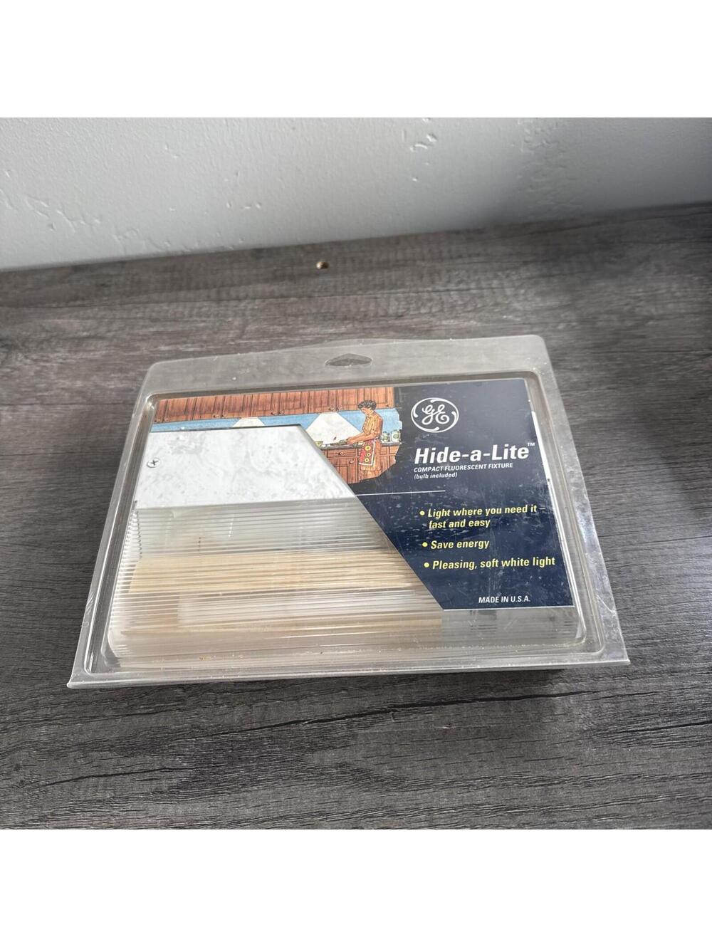 New Vintage GE Lite’ N Easy Fluorescent Fixture PLG131B Under Counter
